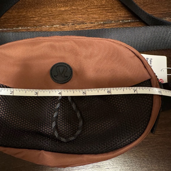 NWT Lululemon Take it on Belt Bag - Picture 7 of 13